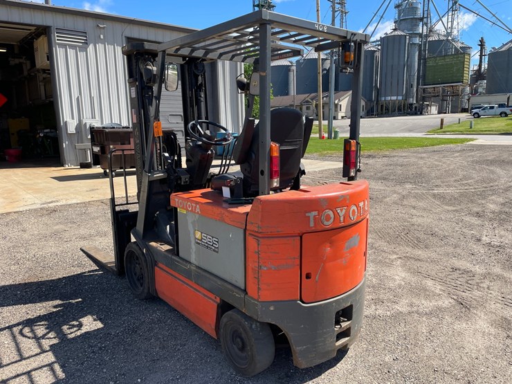 #4537-•-toyota-electric-forklift-image-7