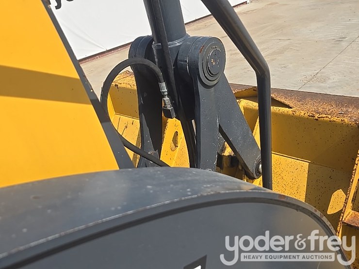 2020-deere-310sl-image-21
