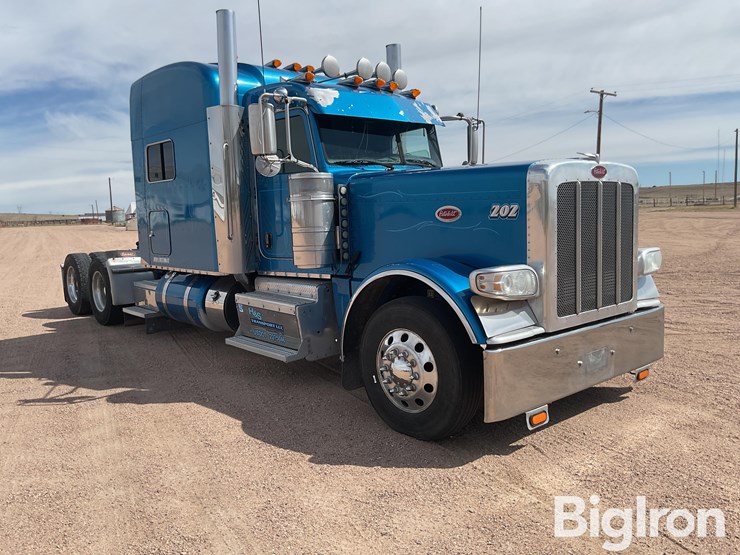 2015-peterbilt-389-image-3
