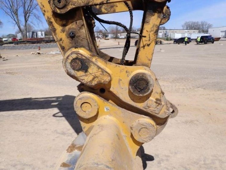 2021-caterpillar-323-image-23