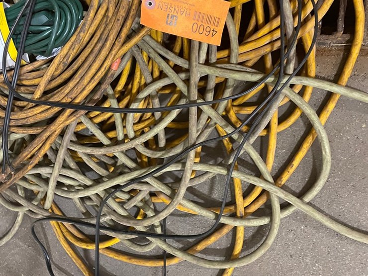 #4600-•-assortment-of-extension-cords-image-5