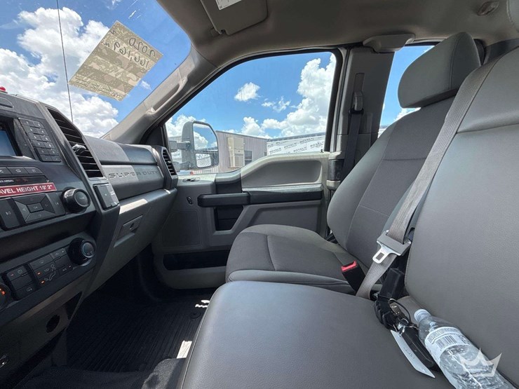 2020-ford-f550-image-11