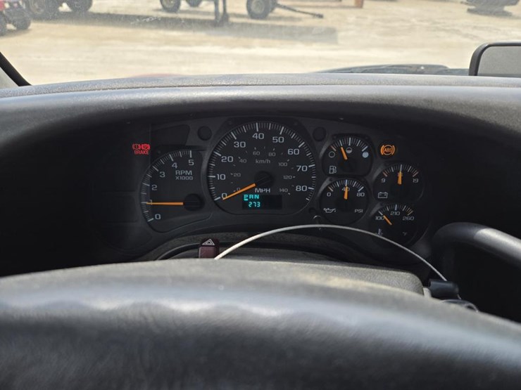 2003-gmc-5500-image-23
