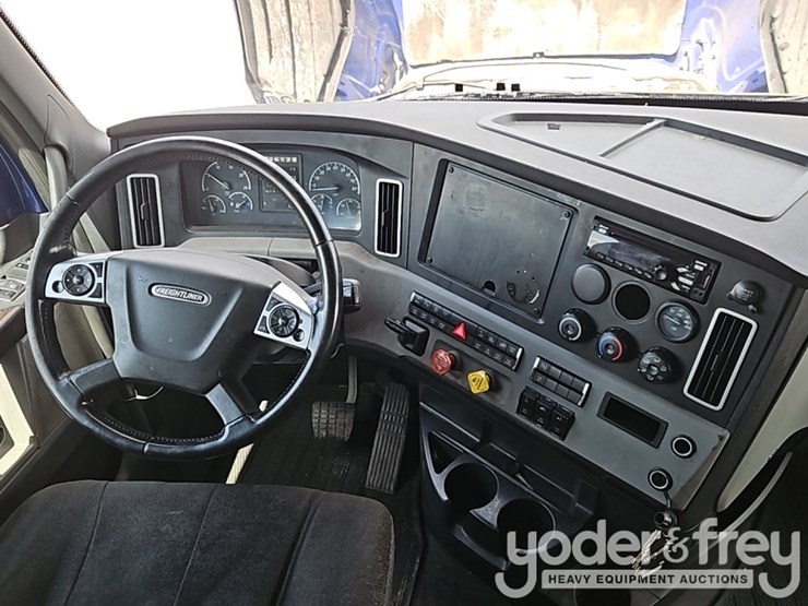 2019-freightliner-cascadia-125-image-39