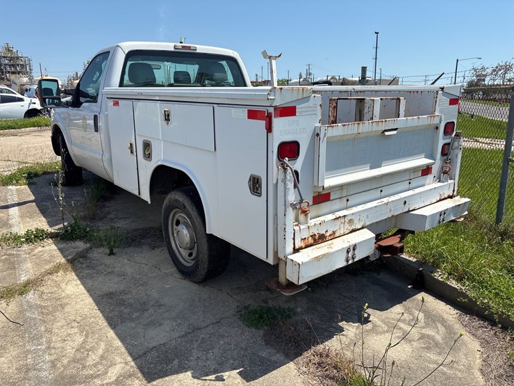 #43-•-2012-ford-3/4-ton-service-body-truck-image-5
