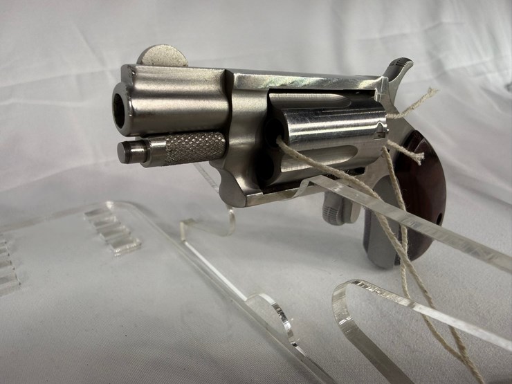 #78-•-north-american-arms-22-magnum-revolver-w29951-image-2