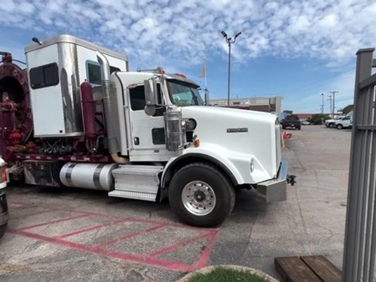 2008-kenworth-t800-image-1