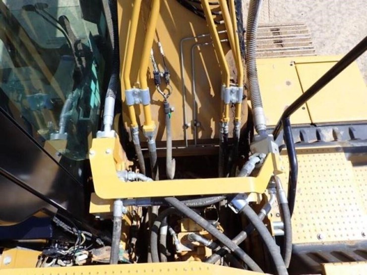 2021-caterpillar-323-image-64