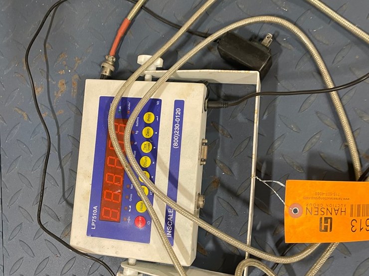 #4613-•-platform-scale-with-digital-readout-image-2