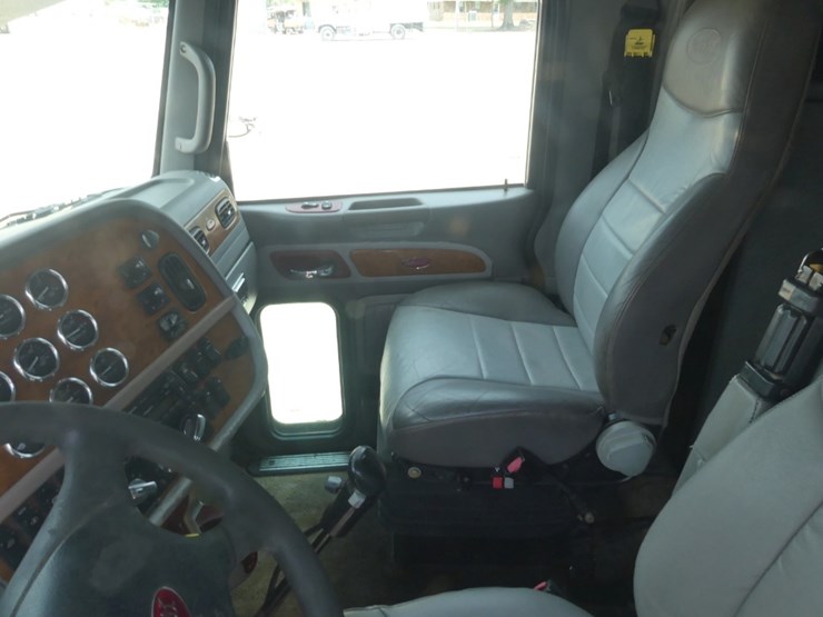 2007-peterbilt-379-image-17