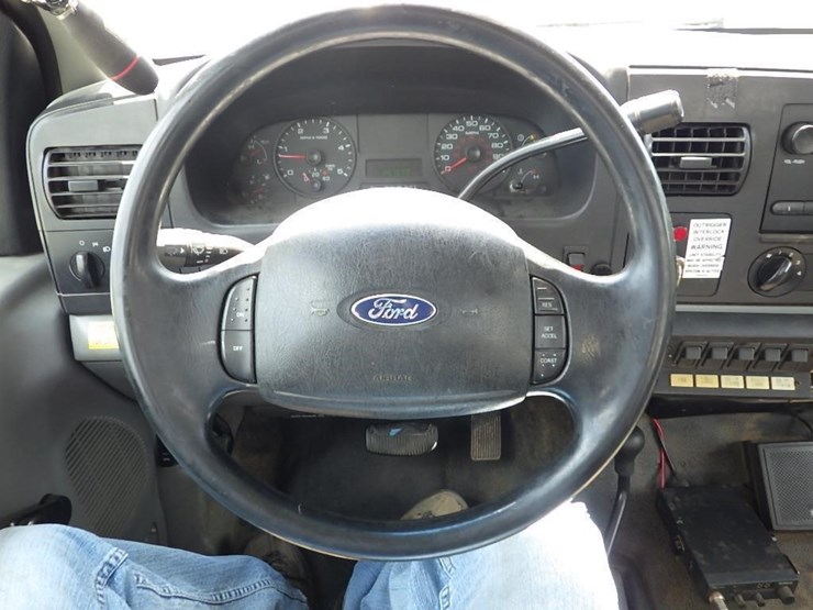 2005-ford-f550-image-39