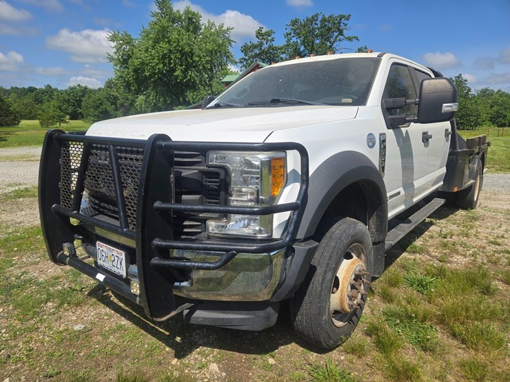 2017-ford-f550-image-1