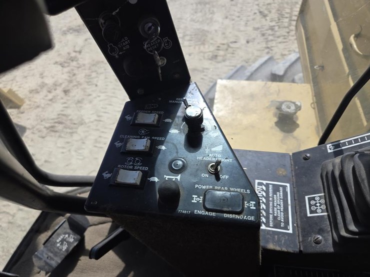new-holland-tr97-image-29