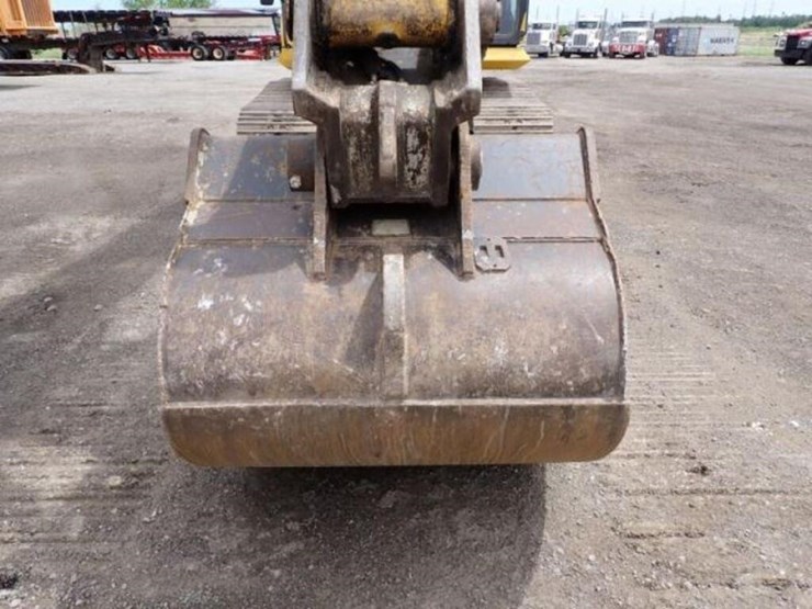 2022-komatsu-pc210-lc-11-image-24