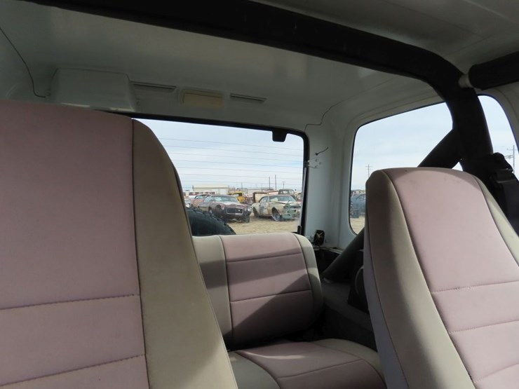 1990-jeep-wrangler-image-8