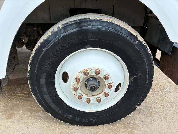 2015-freightliner-coronado-122-sd-image-13