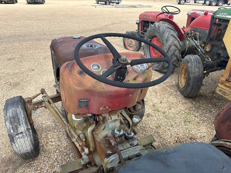 massey-ferguson-mf135-image-6