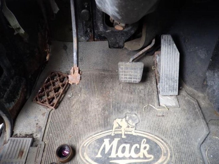 inoperable-2005-mack-cv713-tri/a-vacuum-truck-1m2a-image-15