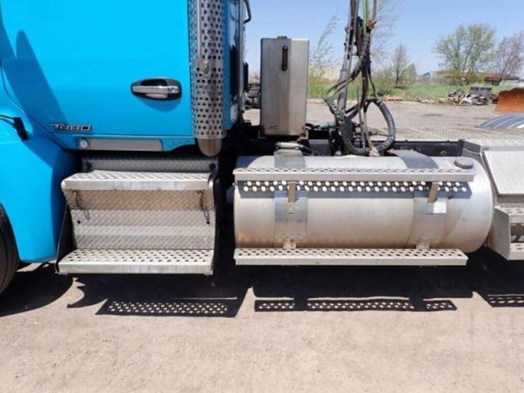 2019-kenworth-t880-image-41