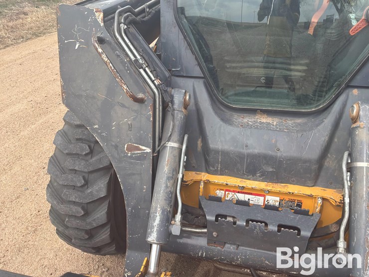 2017-deere-324e-image-20