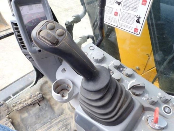2022-deere-75g-image-12