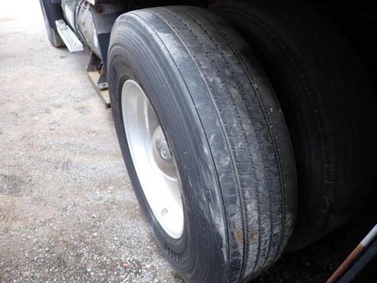 inoperable-2005-mack-cv713-granite-tri/a-vacuum-tr-image-53