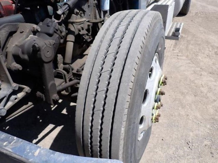 2004-peterbilt-379-image-37