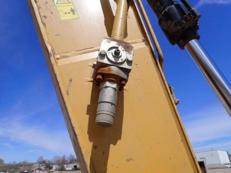 2021-caterpillar-323-image-22