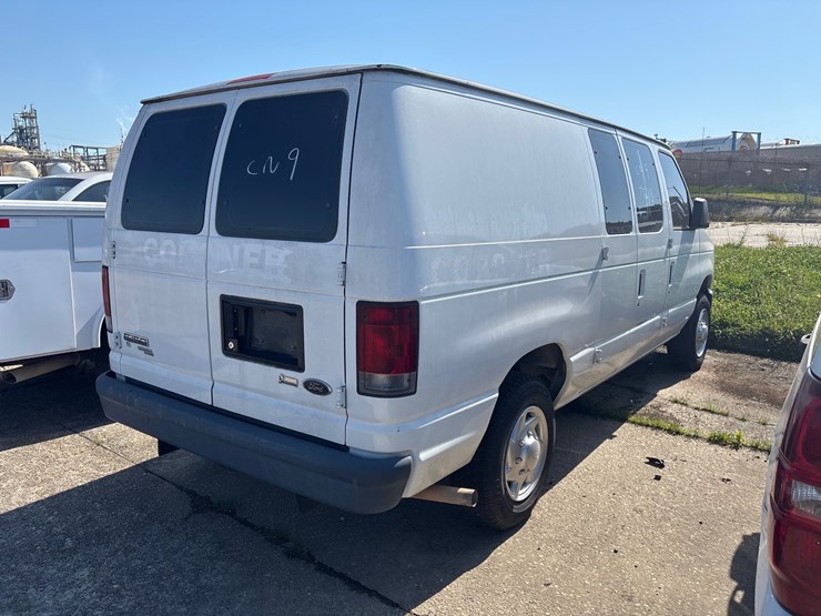 2013-ford-e150-image-5