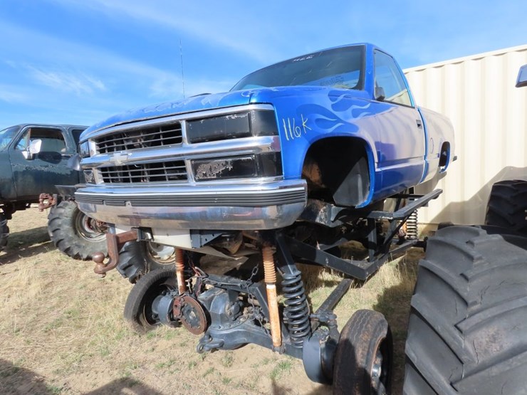1999-chevrolet-silverado-monster-truck-image-1