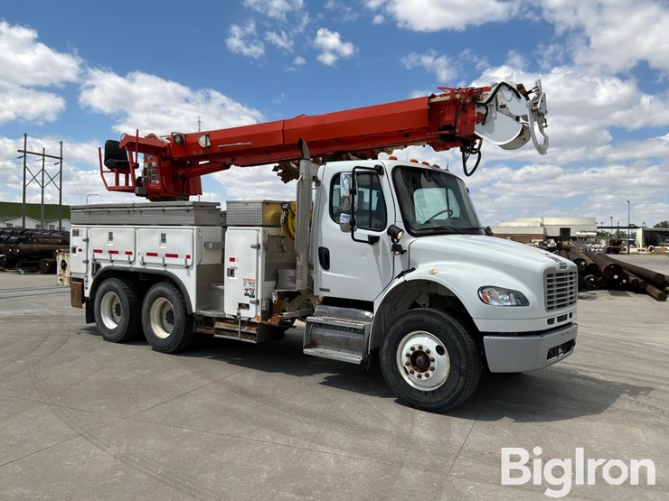 2010-freightliner-m2-106-image-3