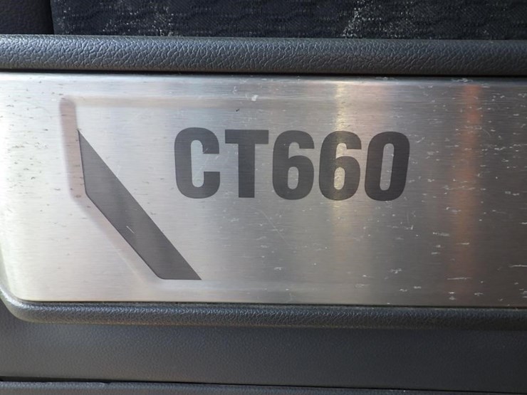 2014-caterpillar-ct660-image-47