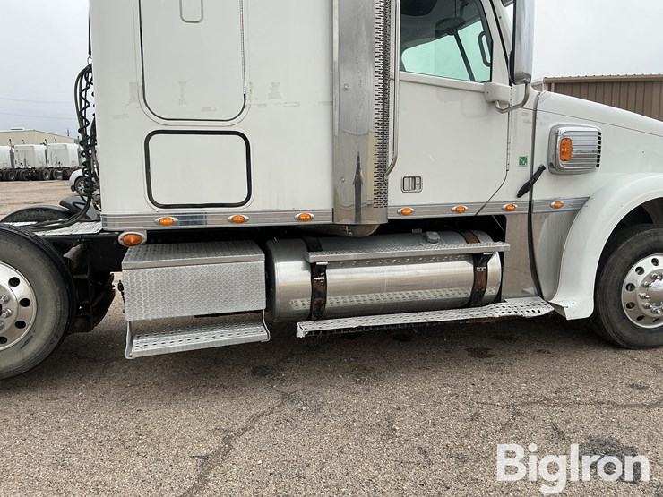 2013-freightliner-coronado-132-image-17