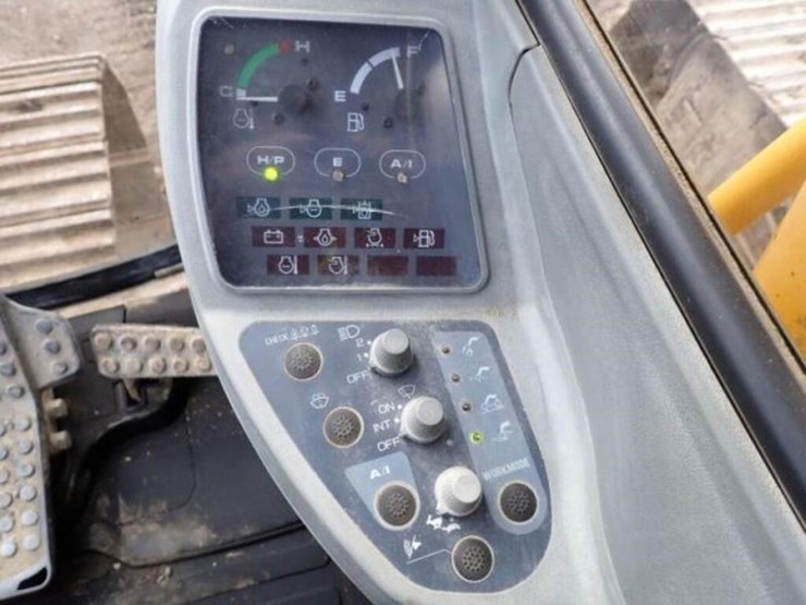 2001-deere-270-lc-image-11