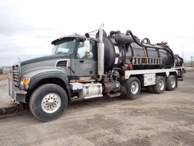 inoperable-2005-mack-cv713-granite-tri/a-vacuum-tr-image-1