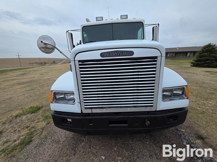 1999-freightliner-fld112-image-2