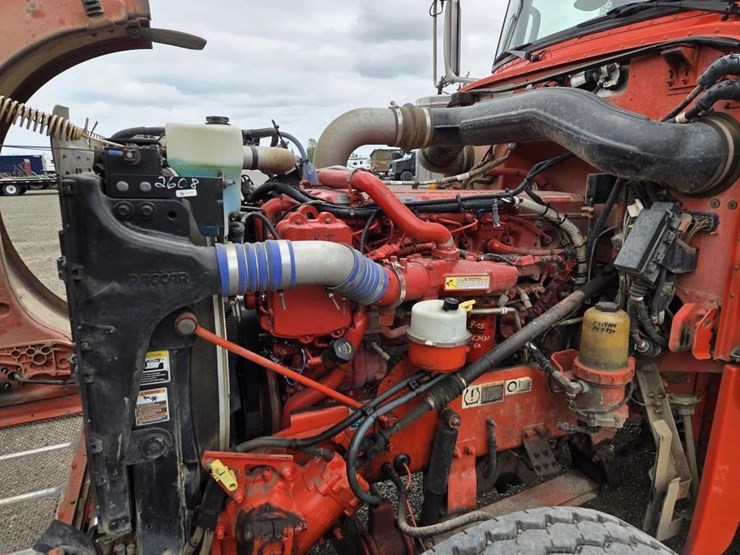 2016-peterbilt-367-image-25