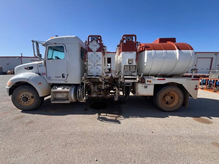 2014-peterbilt-337-image-15