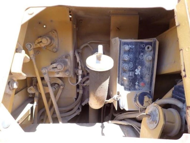 1990-caterpillar-d4h-image-56