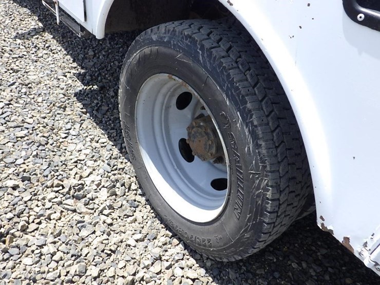 2005-ford-f550-image-27