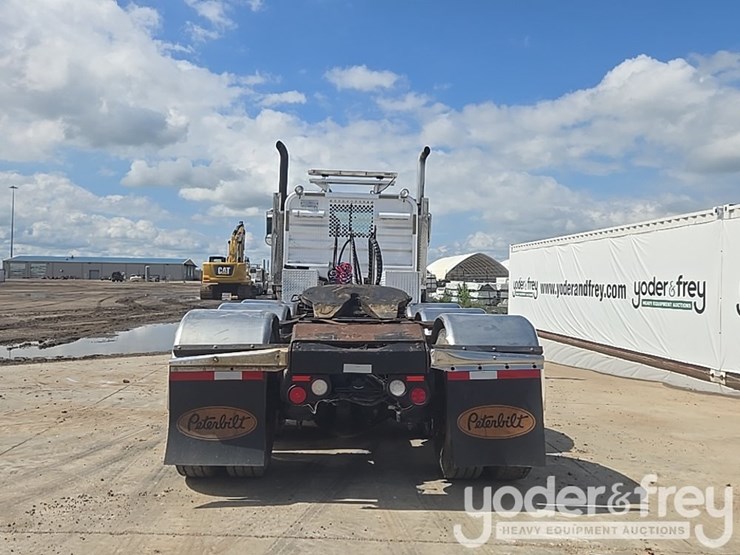 2010-peterbilt-367-image-4