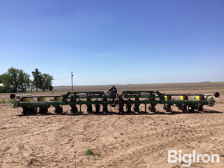 john-deere-7300-image-2