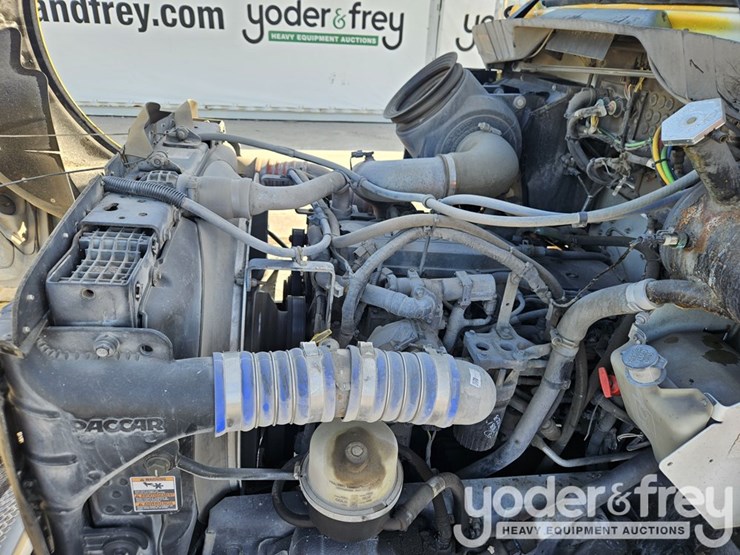 2016-kenworth-t300-image-18