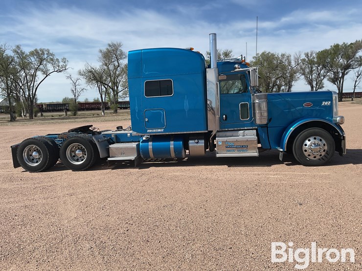 2015-peterbilt-389-image-4