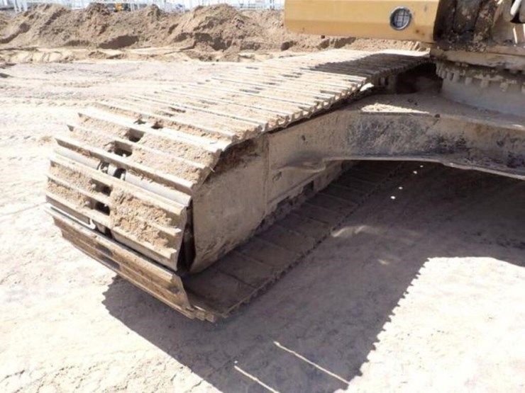 2021-caterpillar-323-image-27