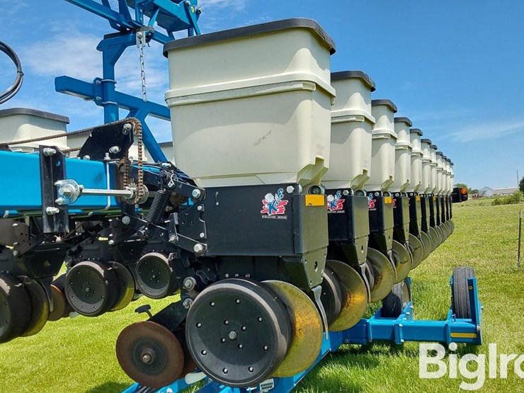 2014-kinze-3600-image-8