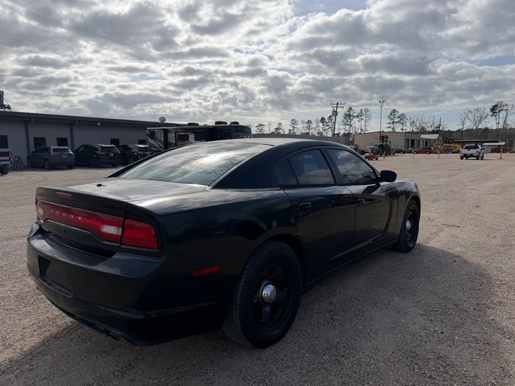 #34240-•-2014-dodge-charger-image-3