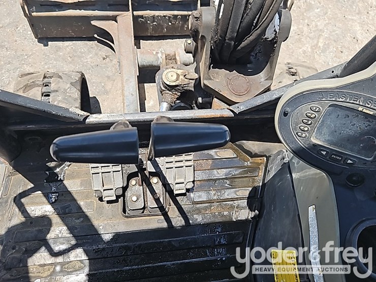 2019-bobcat-e32-image-35