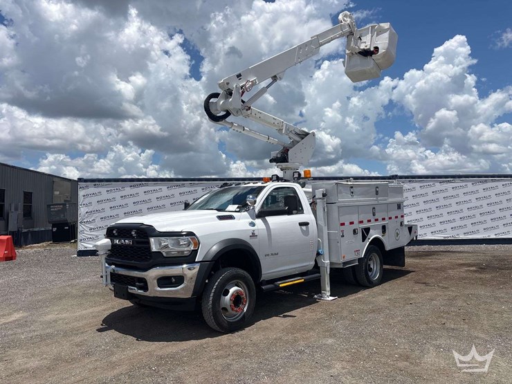 2021-ram-5500-chassis-4x4-altec-at37g-37ft.-bucket-truck-image-1