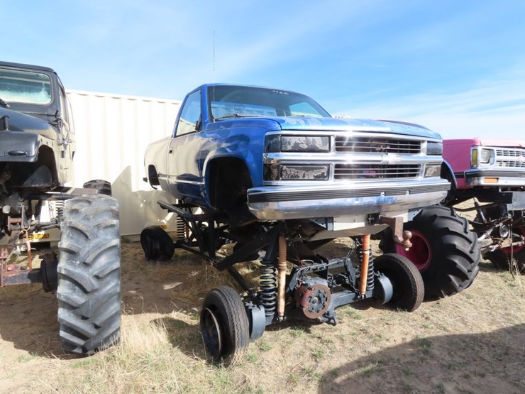 1999-chevrolet-silverado-monster-truck-image-3